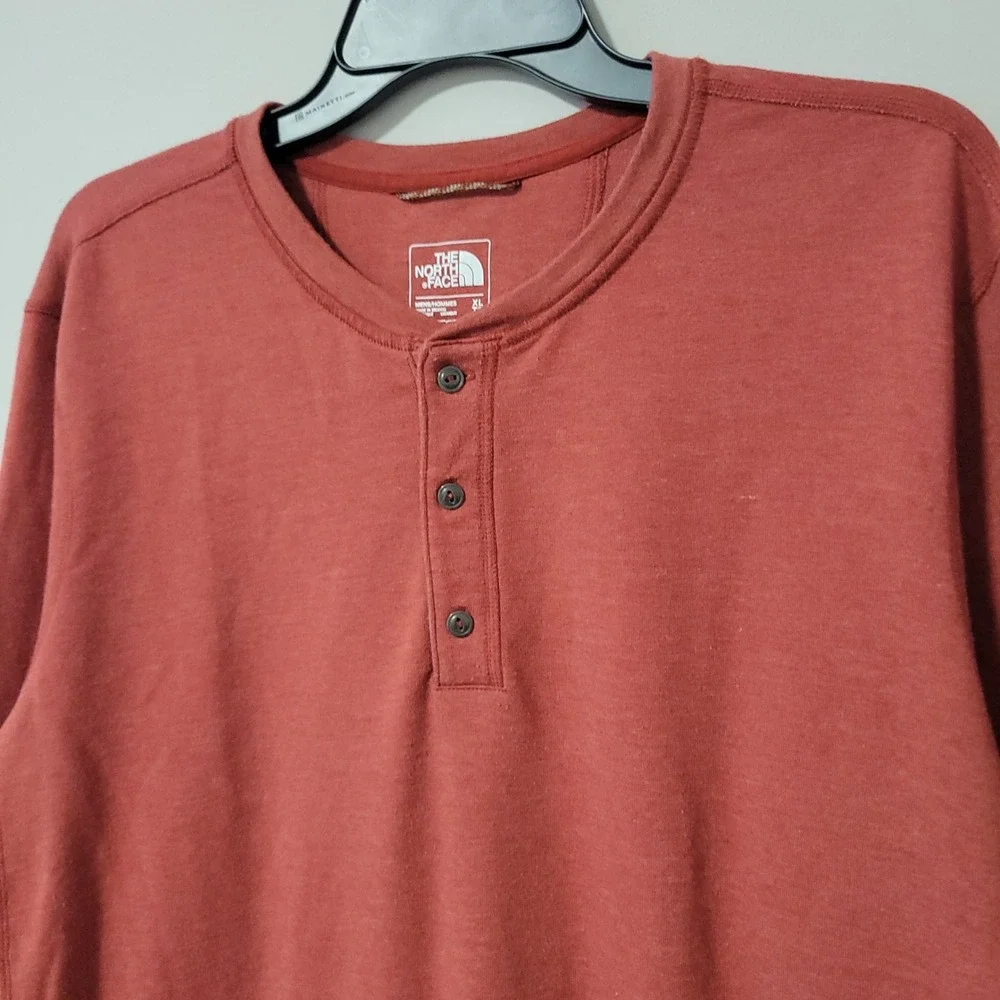 The North Face Henley Shirt Men XL Rust Orange Long Sleeve Stretch Outdoor